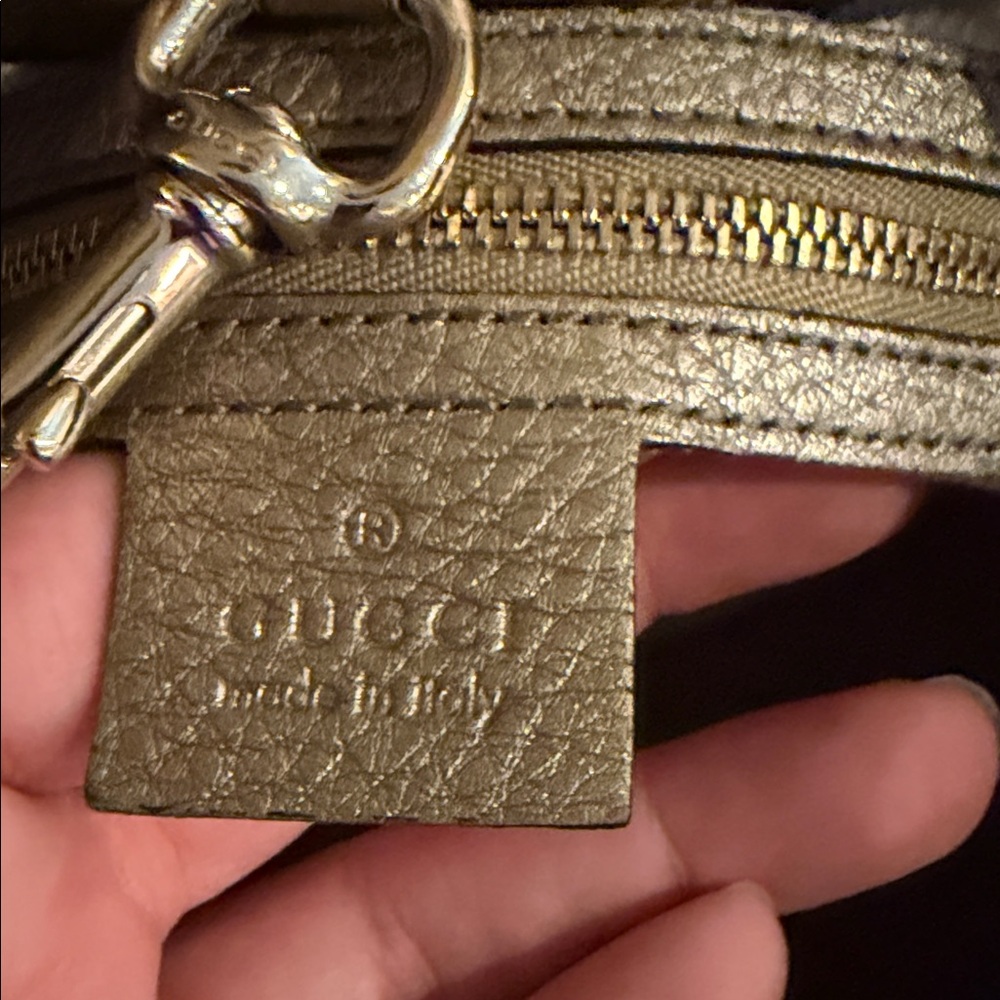 Gucci Metallic Pebbled Leather Shoulder Bag in Silver with Tassel - Picture 5 of 11